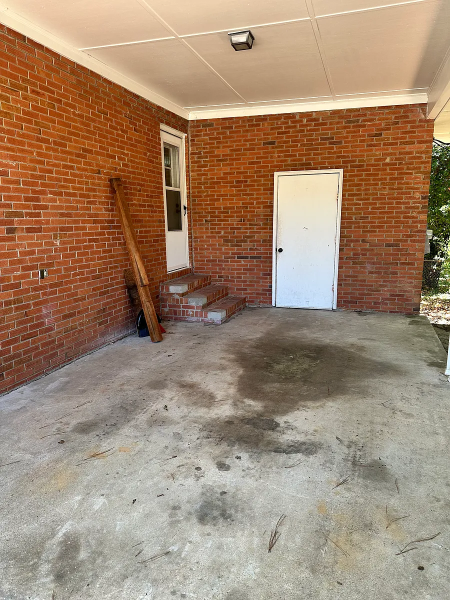 Building Photo - 2407 Valleybrook Rd