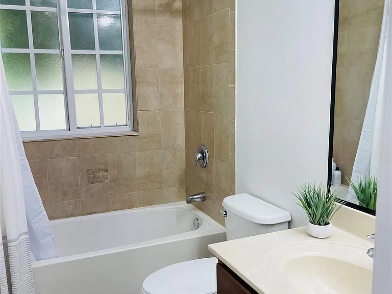 3202 NW 31st Ter #3202 — Photo 15