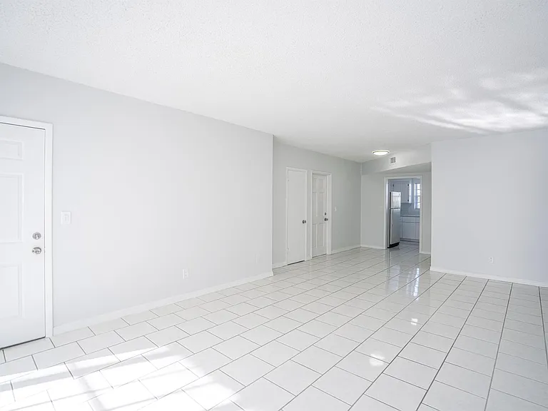 1940 Bay Dr #15 — Photo 10