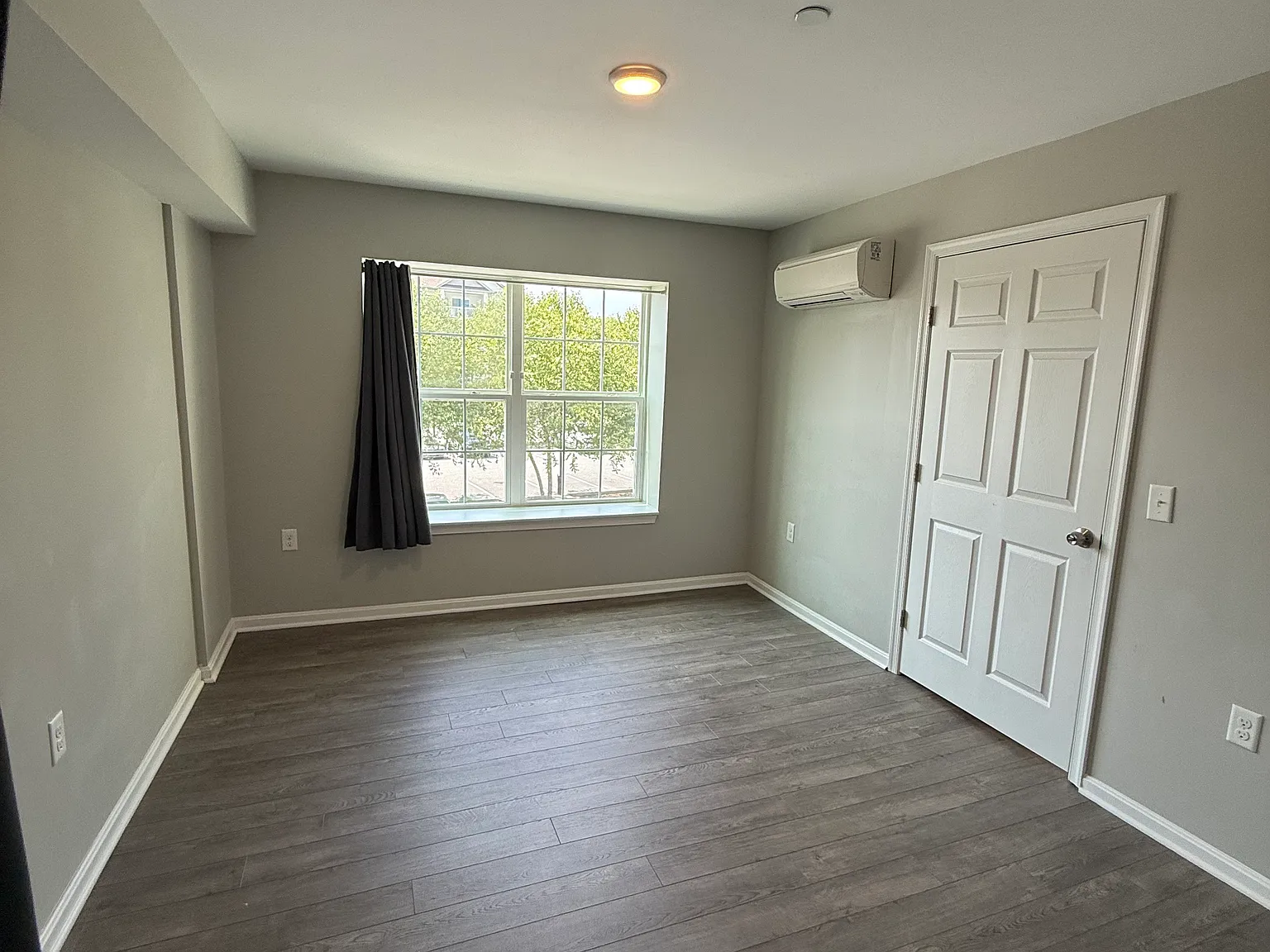 2 bed, 900 sqft, $2,200 — Photo 3