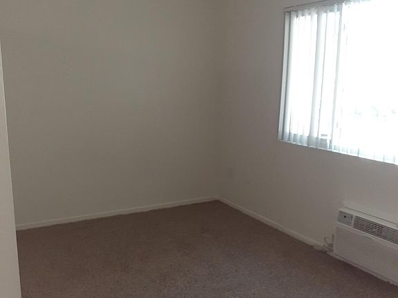 4th image of 210 Cypress Ave APT D