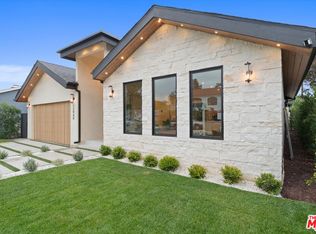 13949 Cumpston St, Sherman Oaks, CA 91401