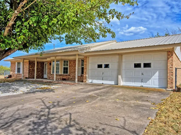 437 Jakes Rd, Bowie, TX 76230