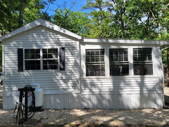 4th image of 561 Corsons Tavern Rd #82