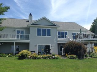 118 Lakeview Dr, East Jordan, MI 49727
