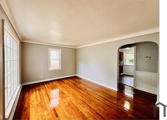 2nd image of 8606 Rosewood Ave