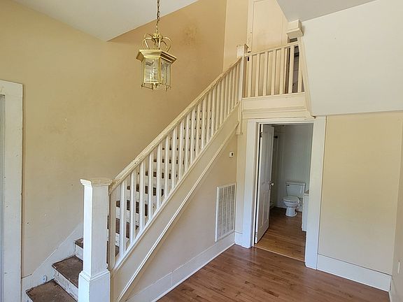 4th image of 504 Evans St