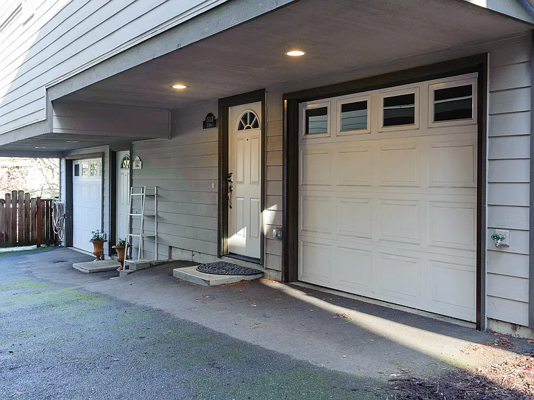 1503 E Union St — Photo 2