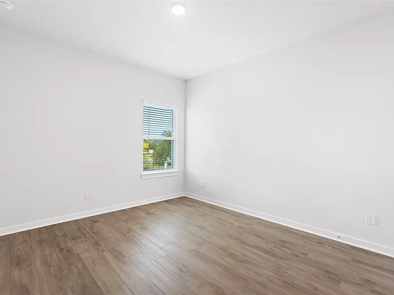 8104 Danson Ln — Photo 21