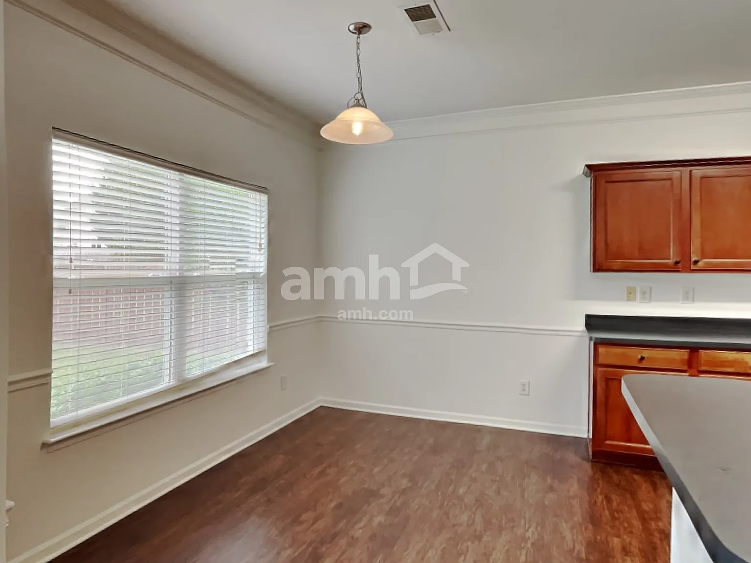 4 bed, 2.5 bath, 2518 sqft, $2,495 — Photo 4