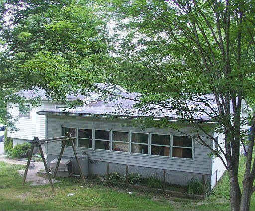 3rd image of 141 Holt Ln
