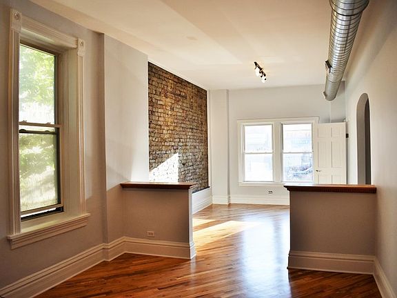 2nd image of 821 N Damen Ave APT 1