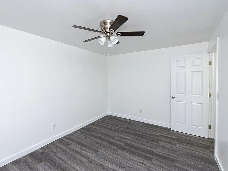 469 Olden Ave — Photo 11