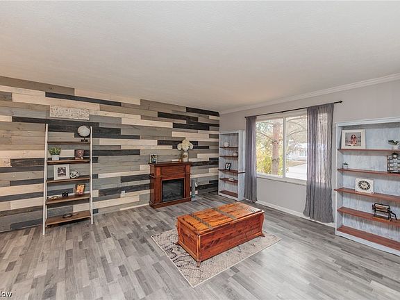 4th image of 26932 Oxford Park Ln