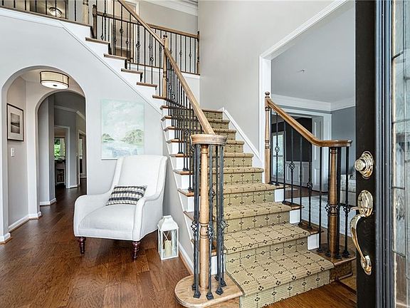 4th image of 1290 Parkview Ln NW