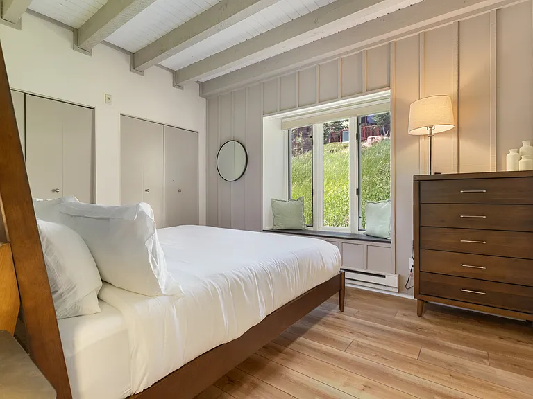 Lower Level Bedroom 2 | Kingsize Bed