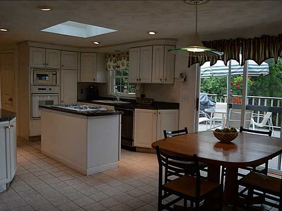 4th image of 55 Shore Dr