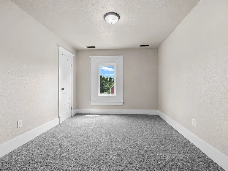 511 W Church St — Photo 14