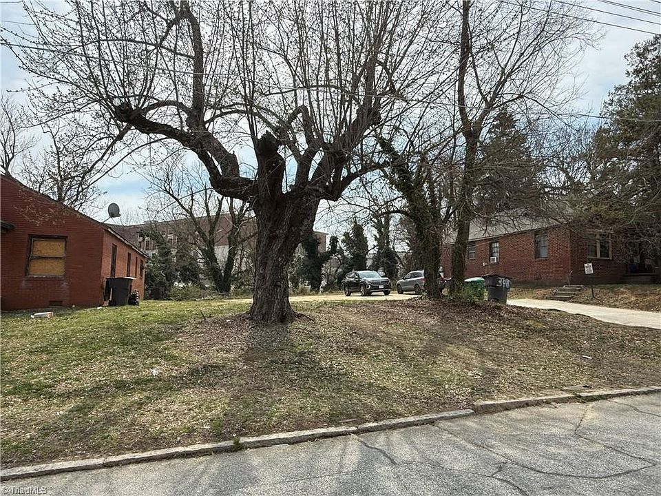 2nd image of 516 Richardson Ave #35
