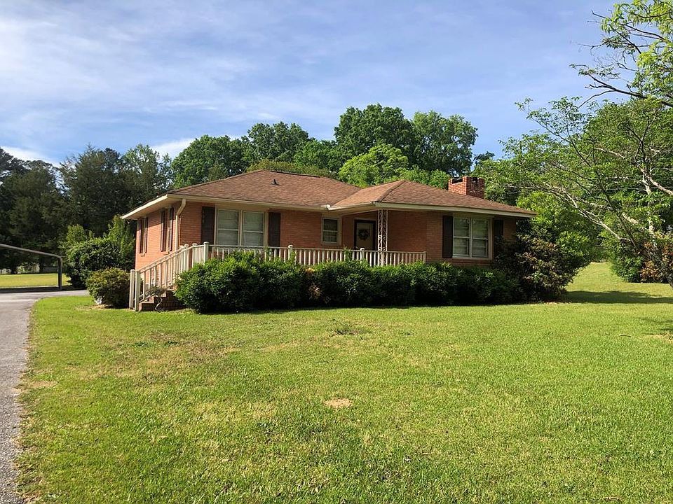 1st image of 300 Hillcrest Dr