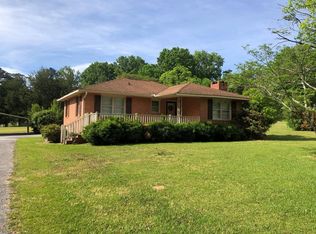 300 Hillcrest Dr, Greenwood, SC 29646