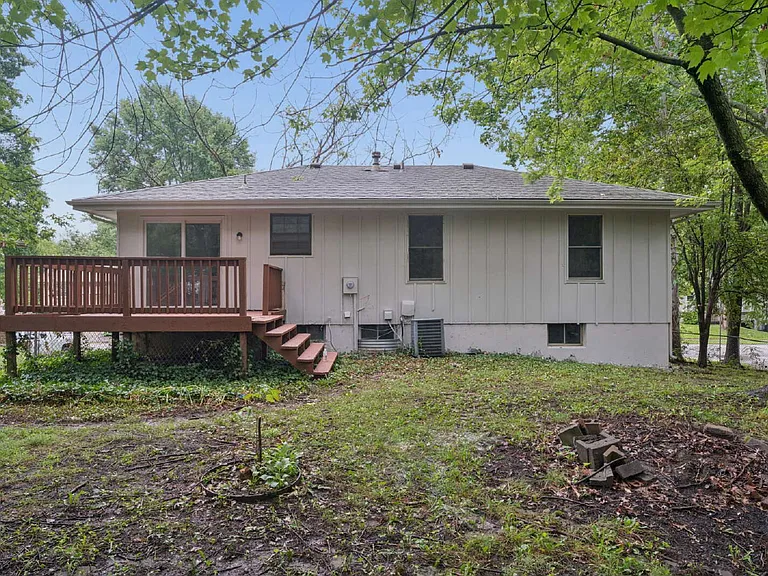 416 SE Claremont St — Photo 37