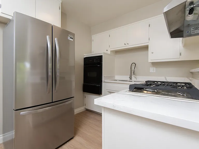 1906 S Shenandoah St #10 — Photo 5