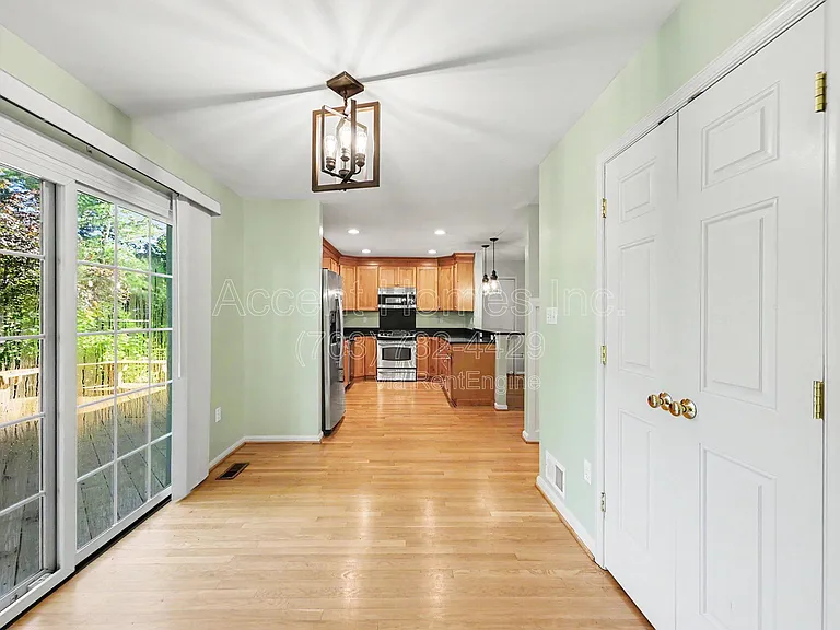 8942 Kenilworth Dr — Photo 11