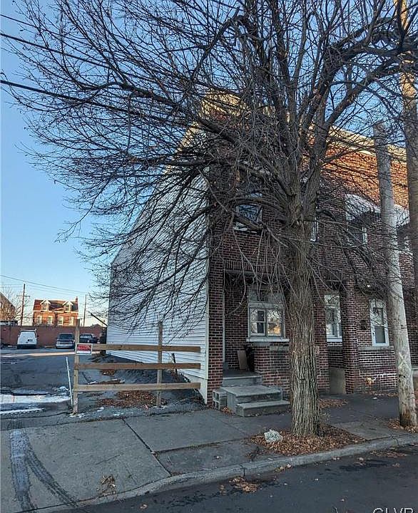2nd image of 536 Ridge Ave