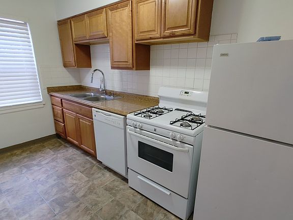 3rd image of 4128 Roanoke Pkwy #1044-1