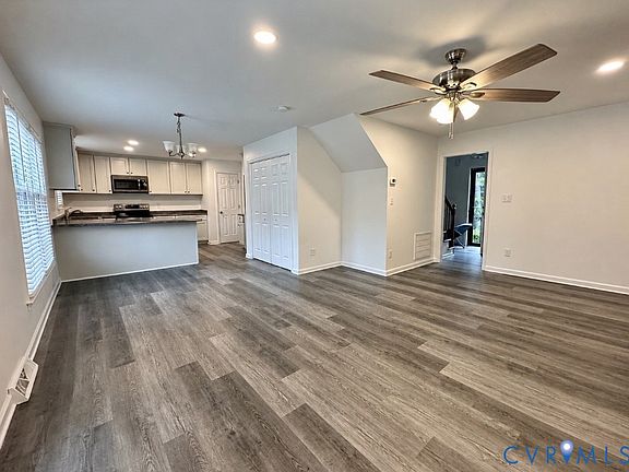 4th image of 111 Lakeside Dr
