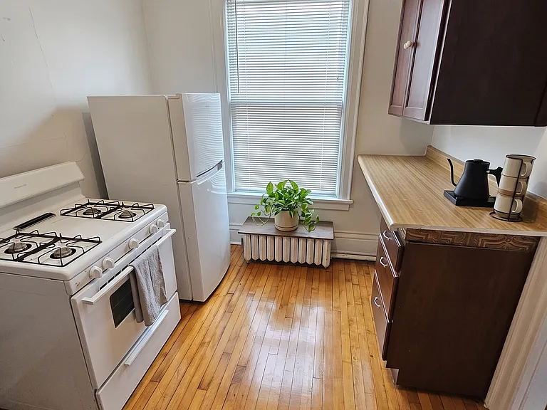 433 State St #3 — Photo 4