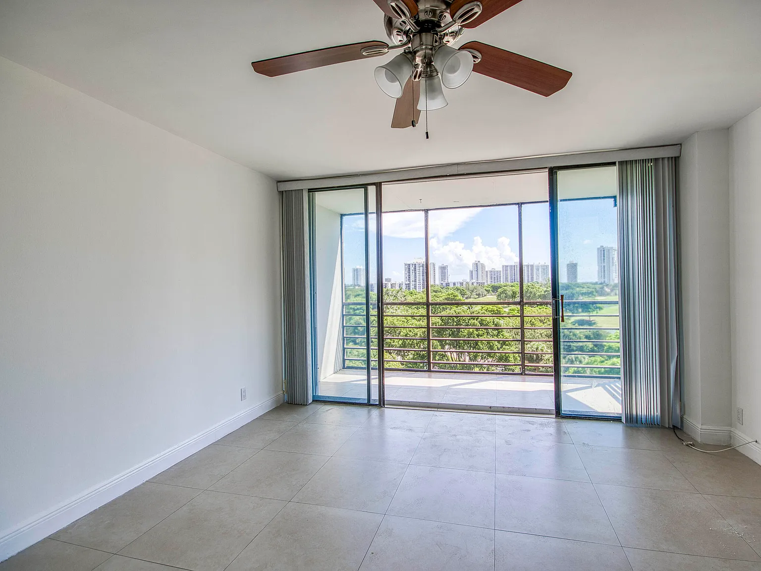 1 bed, 1.5 bath, 741 sqft, $1,895 — Photo 3