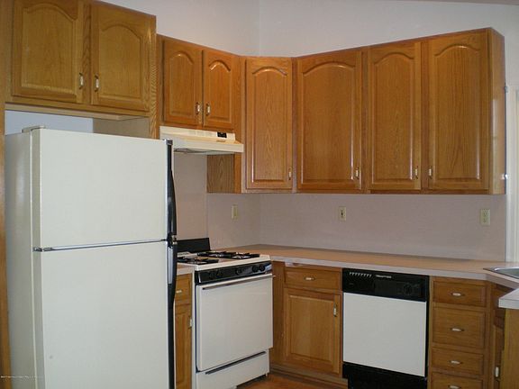 3rd image of 626 Bedford Lane