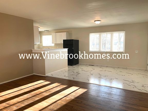 2nd image of 2250 N Park Ln