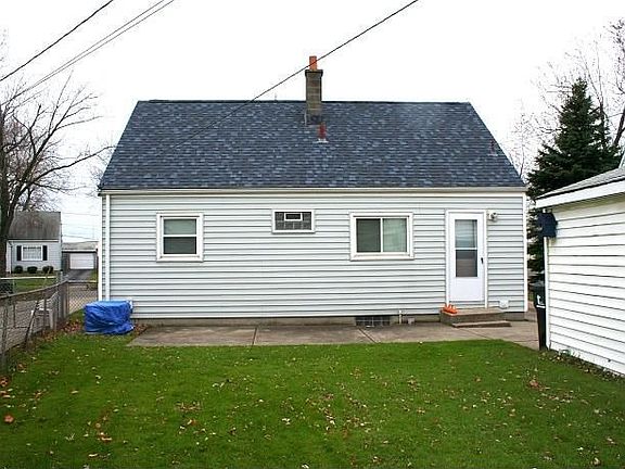 2nd image of 33 Nicholas Dr S