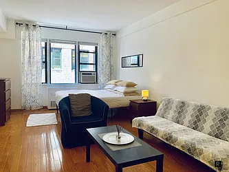 Rented by R New York