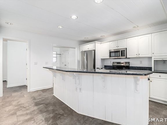 4th image of 8 Pebble Lane