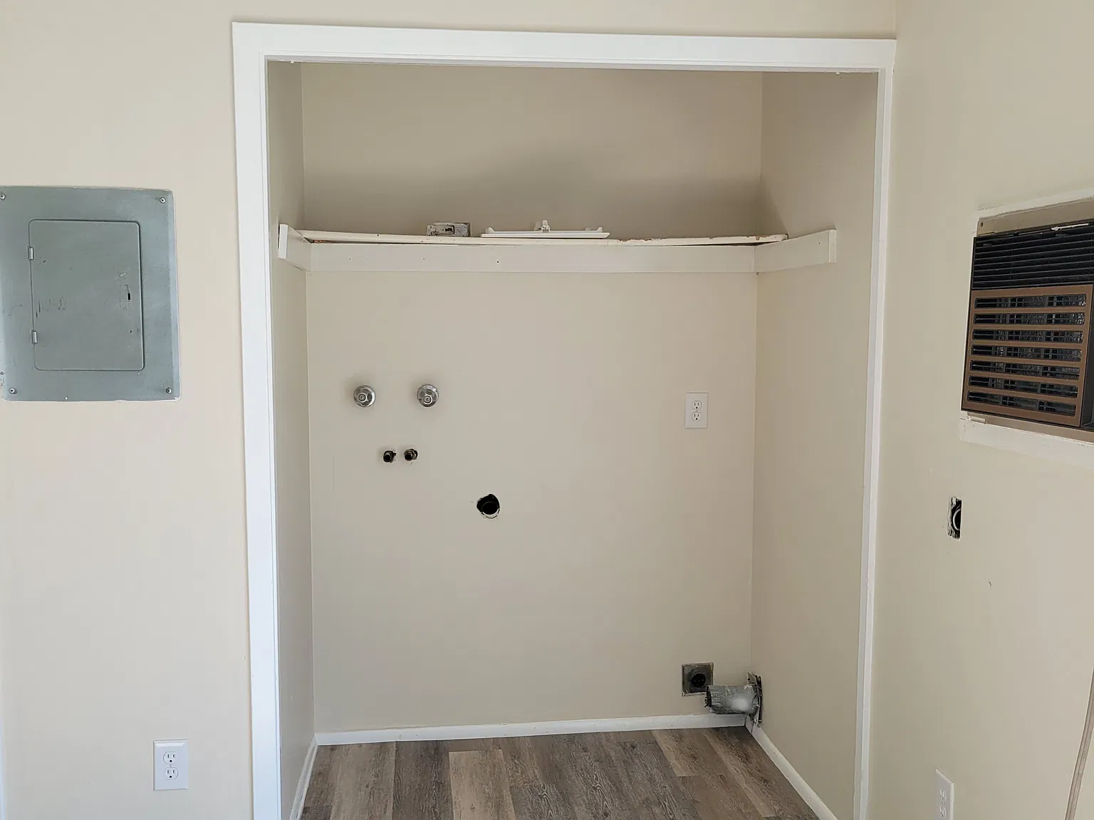 2 bed, 1.5 bath, 1100 sqft, $800 — Photo 2