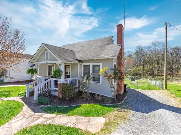 306 Bidwell St, Franklin, NC 28734
