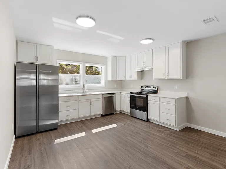 225 Etta St — Photo 7