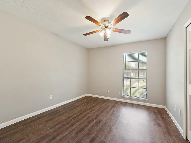 17615 Autumn Hills Dr — Photo 15