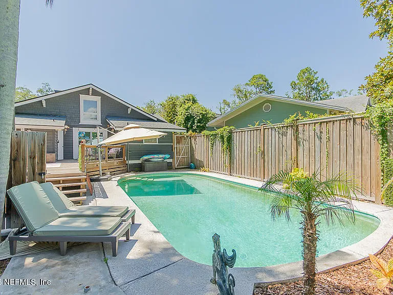 2751 Herschel St — Photo 27