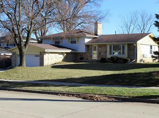 3212 S 122nd St, West Allis, WI 53227