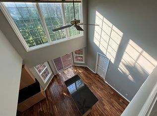 5556 Village Center Dr, Centreville, VA 20120