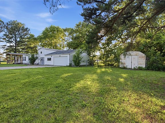 4th image of 203 Poplar St