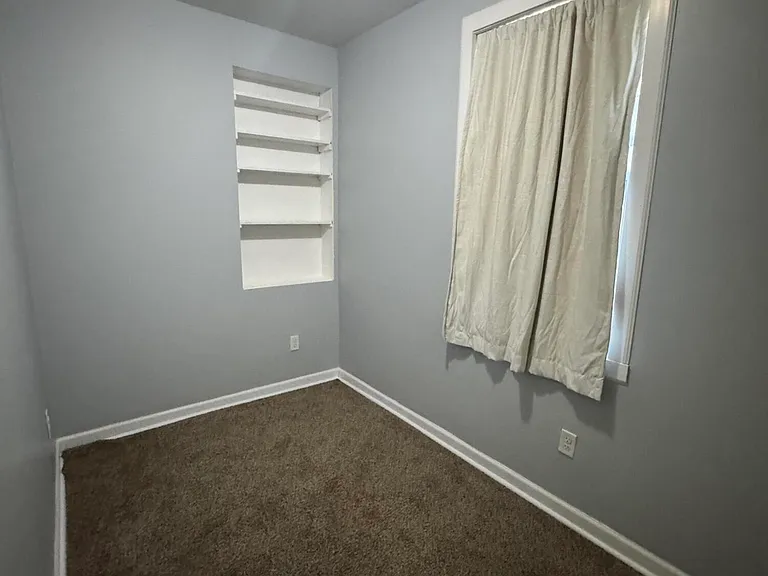 125 N Jane St — Photo 16