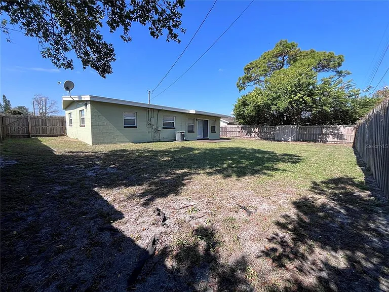 1724 Peruvian Ln — Photo 15