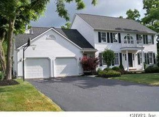 4893 Abbottsbury Ln, Syracuse, NY 13215