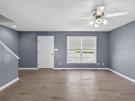 5th image of 1016 Middle View Dr